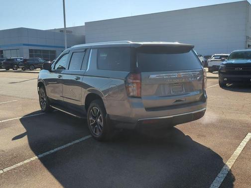 2023 Chevrolet Suburban LT