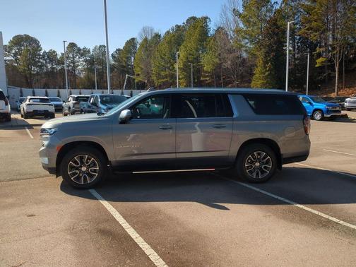 2023 Chevrolet Suburban LT