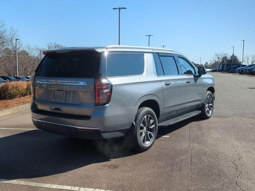 2023 Chevrolet Suburban LT
