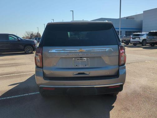 2023 Chevrolet Suburban LT