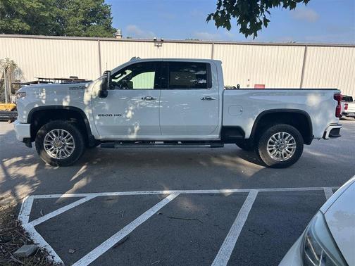 Summit White 2023 Chevrolet Silverado 2500 High Country