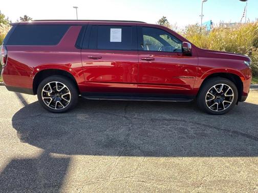 2024 Chevrolet Suburban RST