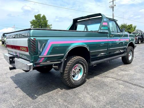 1990 Ford F-250 HD Styleside 133'' WB 4WD