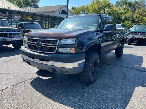 2005 Chevrolet Silverado 2500 LS H/D Extended Cab