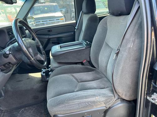 2005 Chevrolet Silverado 2500 LS H/D Extended Cab