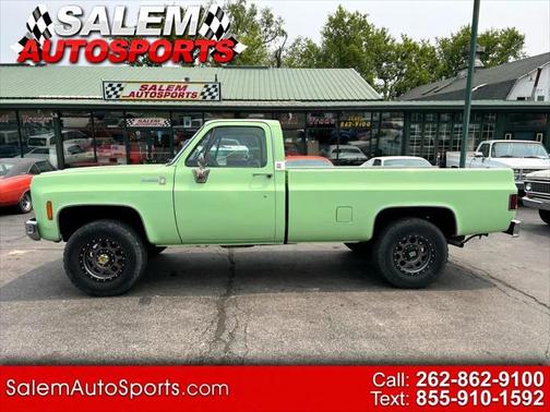 1975 Chevrolet Suburban Scottsdale