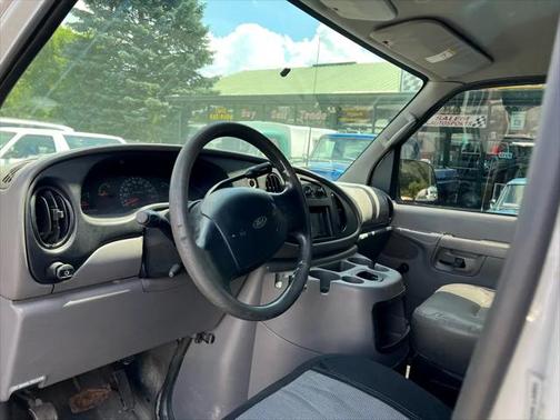 2002 Ford E350 Super Duty Base