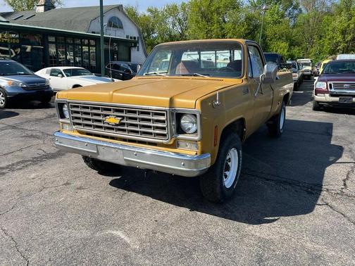 Gold 1976 Chevrolet Suburban Custom Deluxe 4WD