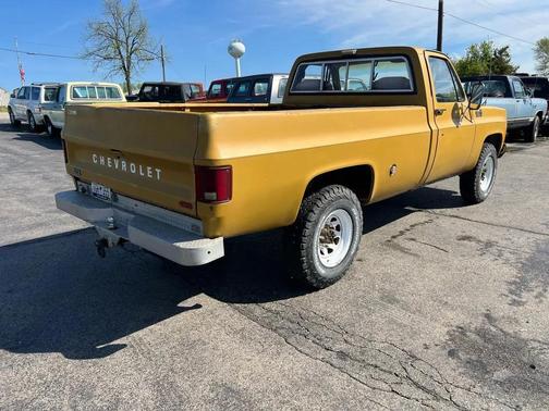 Gold 1976 Chevrolet Suburban Custom Deluxe 4WD