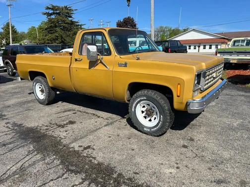 Gold 1976 Chevrolet Suburban Custom Deluxe 4WD
