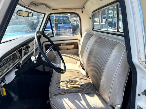 1970 Ford F-250 Ranger XLT Camper Special 2WD