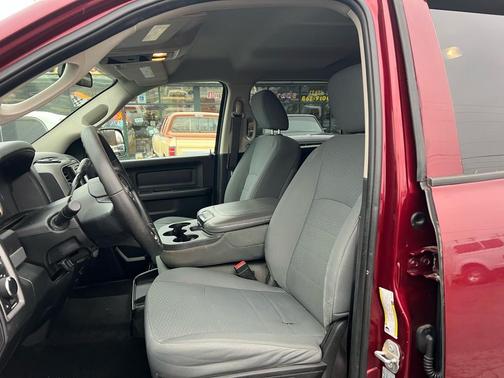 2017 RAM 2500 Tradesman Crew Cab 4x4 6'4' Box