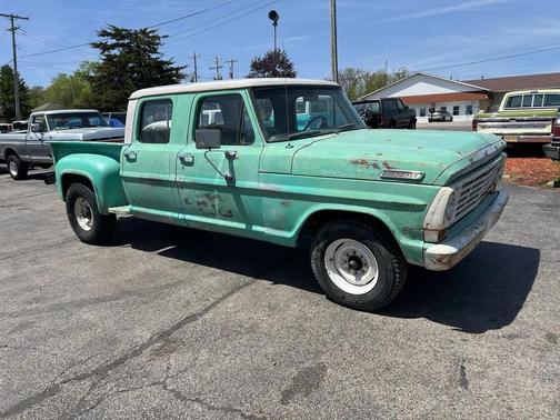 Green 1967 Ford F-250 Crew Cab Flareside