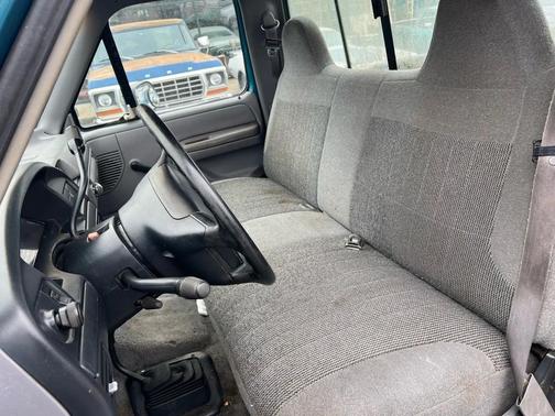 1996 Ford F-150 Reg Cab 133.0'' WB 4WD