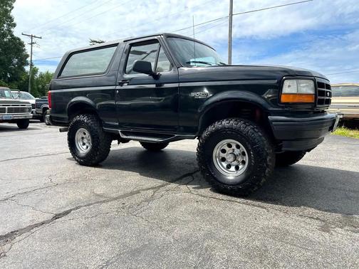1995 Ford Bronco 105'' WB Eddie Bauer