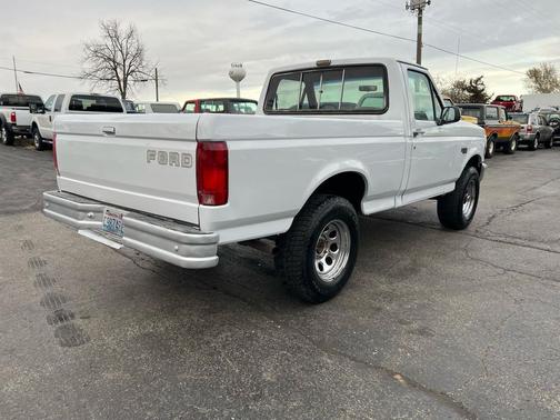 1992 Ford F-150 Styleside 117'' WB 4WD