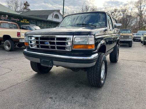 1995 Ford Bronco 105'' WB XLT