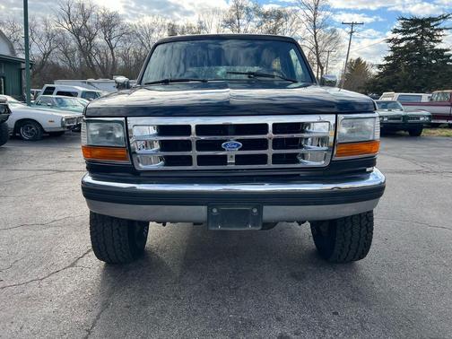 1995 Ford Bronco 105'' WB XLT