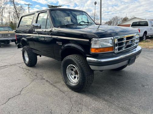 1995 Ford Bronco 105'' WB XLT