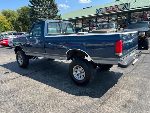 1987 Ford F-150 Styleside 133'' WB 4WD