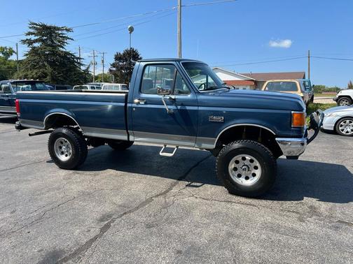 1987 Ford F-150 Styleside 133'' WB 4WD