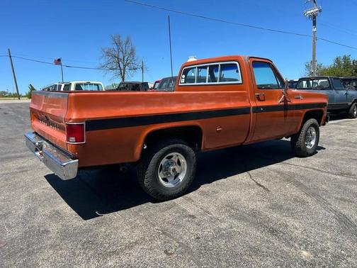 Orange 1976 Chevrolet Suburban Scottsdale 4WD