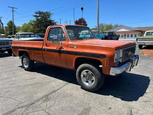 Orange 1976 Chevrolet Suburban Scottsdale 4WD