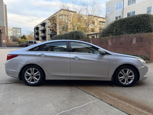 2011 Hyundai SONATA Limited