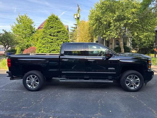 Black 2019 Chevrolet Silverado 2500 High Country