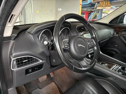 2017 Jaguar F-PACE 35t Prestige