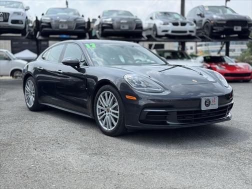 2017 Porsche Panamera 4
