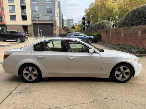 2005 BMW 525 525i Sedan RWD