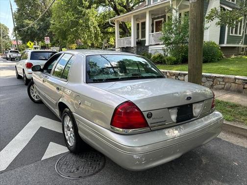 2004 Ford Crown Victoria LX
