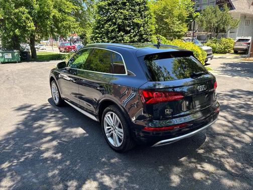 Moonlight Blue Metallic 2019 Audi Q5 2.0T Premium Plus