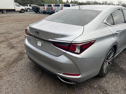 2022 Lexus ES 350 Base