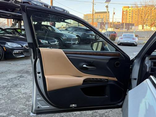 2022 Lexus ES 350 Base