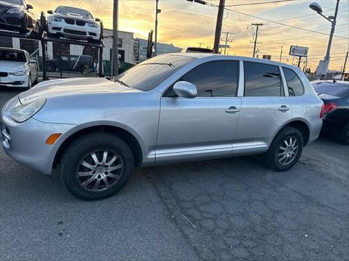 2005 Porsche Cayenne Base (M6)