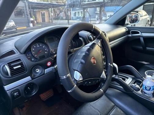 2005 Porsche Cayenne Base (M6)