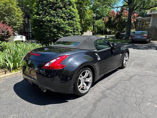 Magnetic Black Metallic 2010 Nissan 370Z Touring