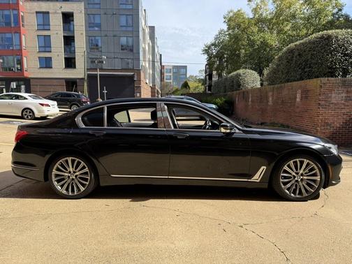 2018 BMW 750 i xDrive