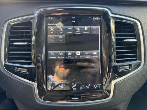 2016 Volvo XC90 T6 Momentum