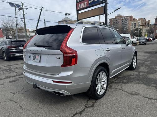 2016 Volvo XC90 T6 Momentum