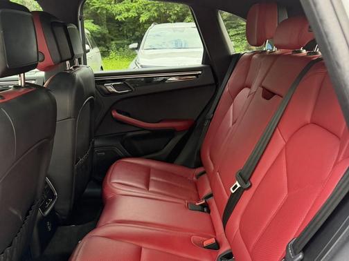 Carrara White Metallic 2020 Porsche Macan Macan