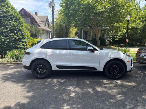 Carrara White Metallic 2020 Porsche Macan Macan
