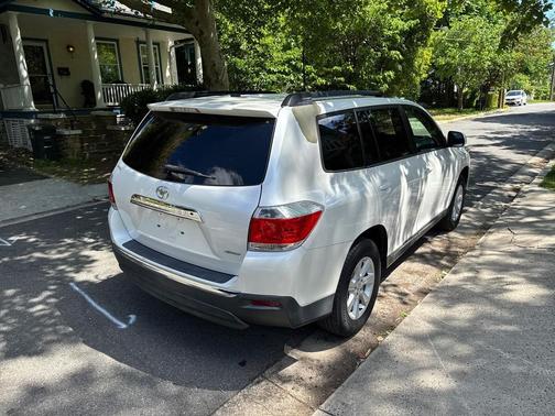 Blizzard Pearl 2012 Toyota Highlander SE