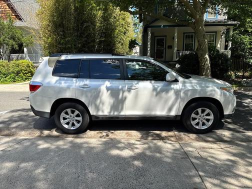 Blizzard Pearl 2012 Toyota Highlander SE