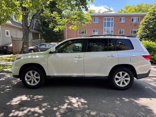 Blizzard Pearl 2012 Toyota Highlander SE