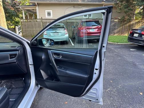 Classic Silver Metallic 2016 Toyota Corolla LE Premium