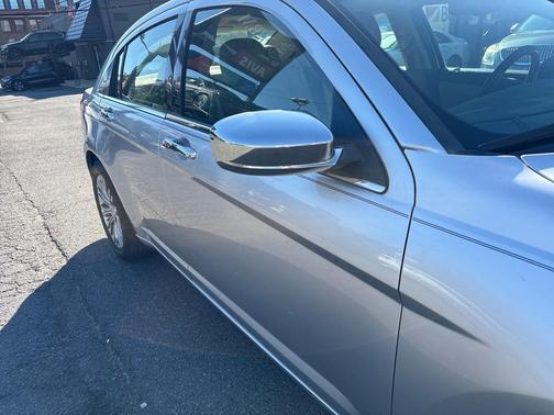 2012 Chrysler 200 Limited