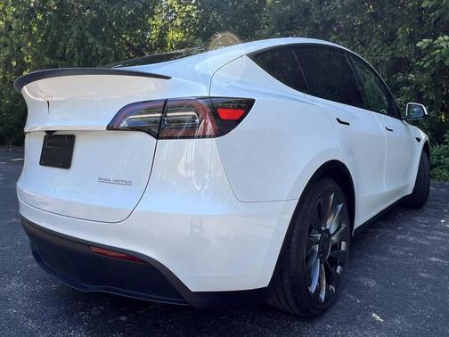 Pearl White Multi-Coat 2024 Tesla Model Y Performance Dual Motor All-Wheel Drive